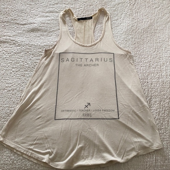 Medium. Cream - Picture 1 of 1